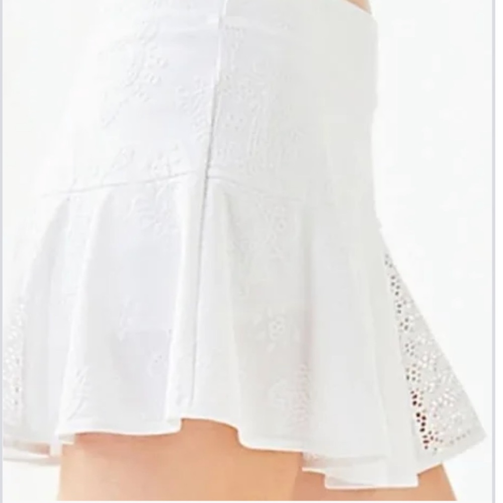 Lilly Pulitzer White Raised Print with Crochet Insets Skort